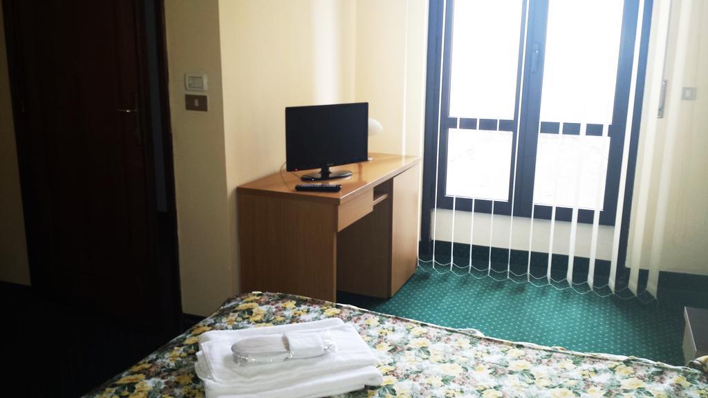 Hotel Cascata Pozzolo Formigaro Dış mekan fotoğraf